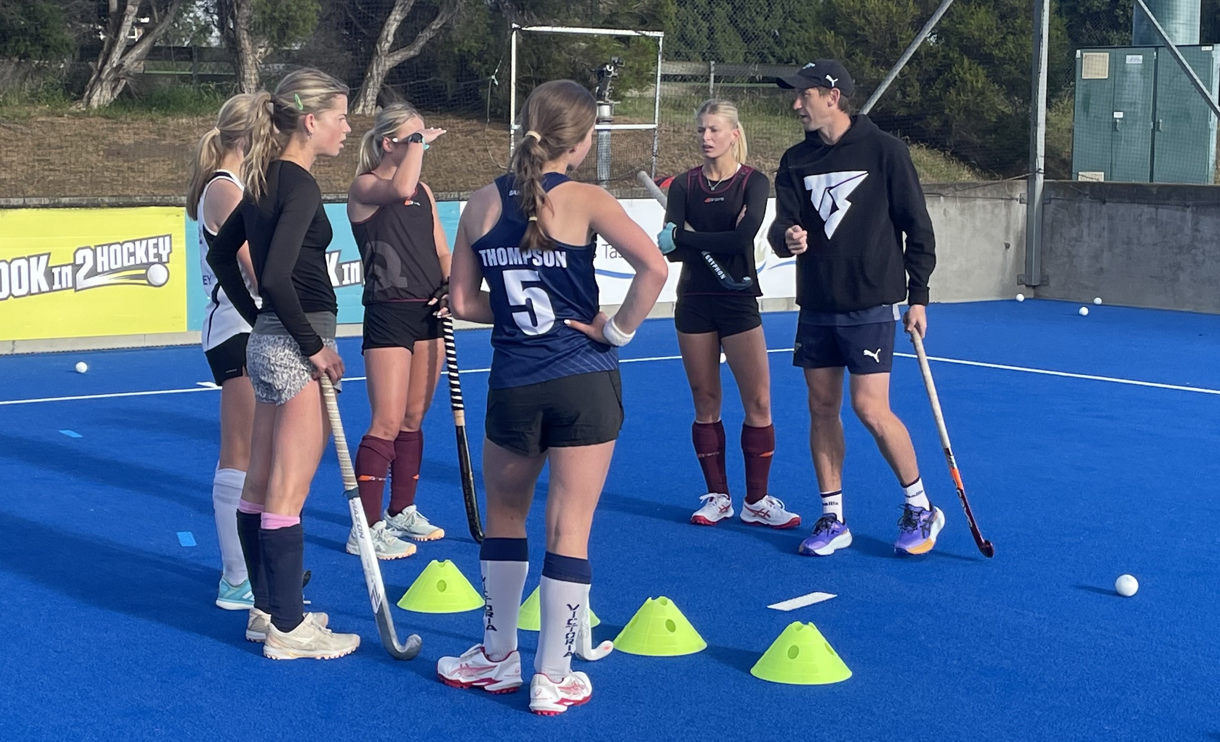 Eddie Ockenden coaching on the pitch